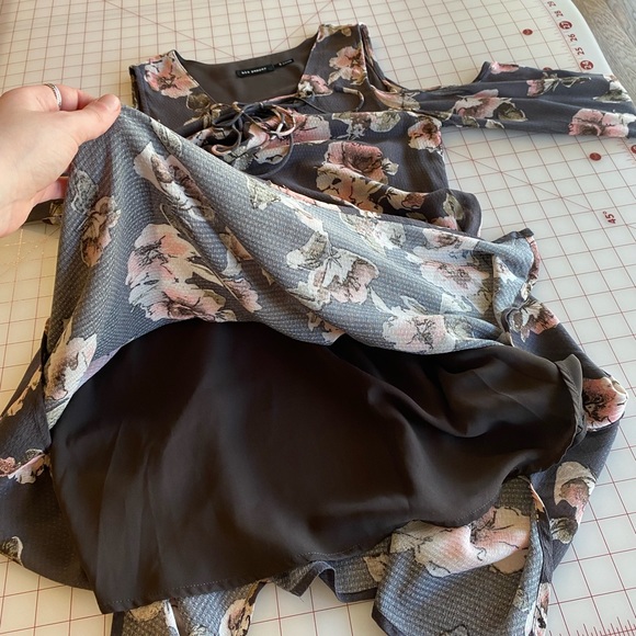 Blu Pepper size small grey gray flowy floral dress with pink flowers - Picture 15 of 16